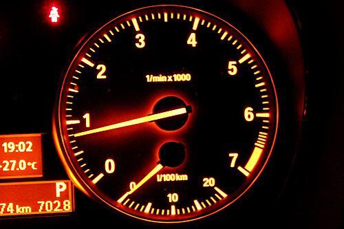 转速表怎么看 指针指数乘以单位就是汽车的转速