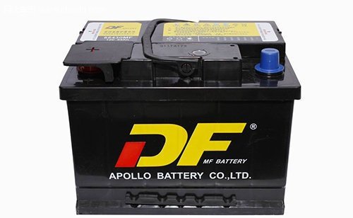 汽车蓄电池多久充电，汽车电瓶能用多久