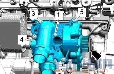 大众奥迪EA888水泵拆卸与安装的正确步骤
