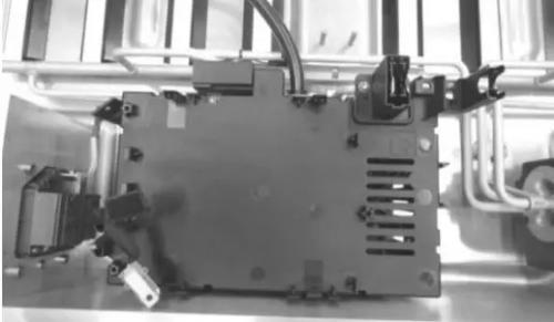 电动汽车高压蓄电池单元的内部结构（宝马i3）