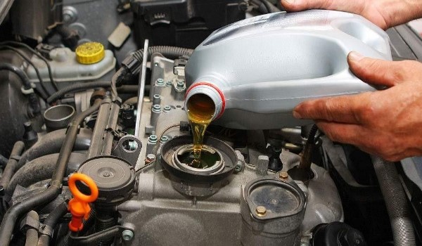 汽车首保的机油可以更换吗