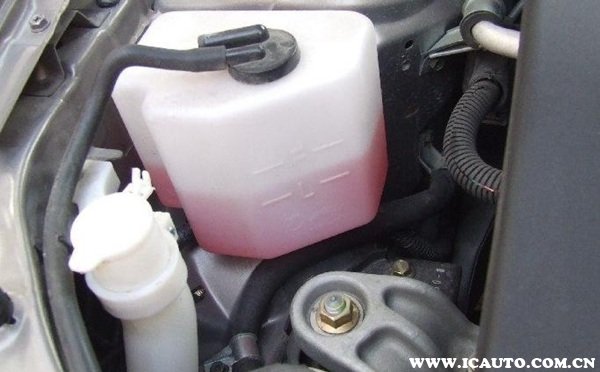 汽车不高温但水壶反水，水箱反水与节温器有关吗