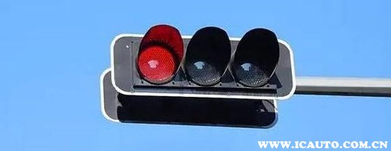 圆红灯右转算闯红灯吗？只有一个圆形红灯可以右转吗