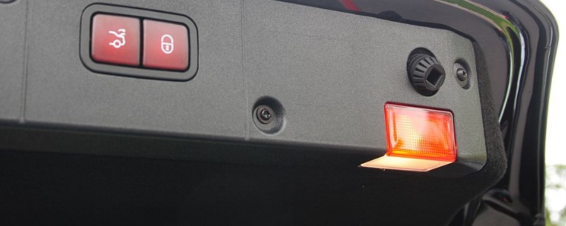 后备箱的灯可以关闭吗 现代ix25,车后备箱那个灯可以关闭吗