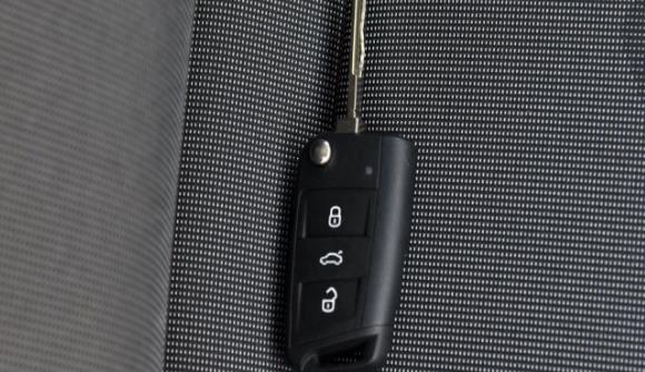 大众Polo车钥匙的隐藏功能有哪些，Polo钥匙怎么更换电池