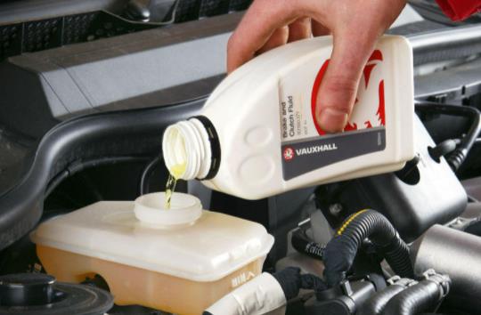 大众捷达刹车油更换周期是多久，捷达刹车油怎么更换