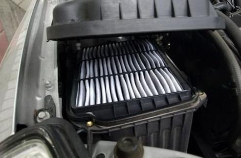 丰田皇冠空气滤芯位置，皇冠空气滤芯安装流程