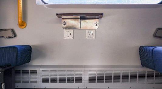 火车卧铺可以充电吗，火车充电口在哪个位置
