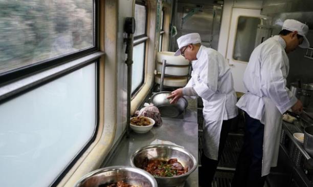 高鐵有餐車嗎，高鐵餐車盒飯價格是多少