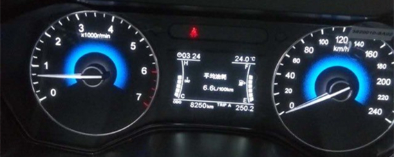 汽车水温表几个格算正常？